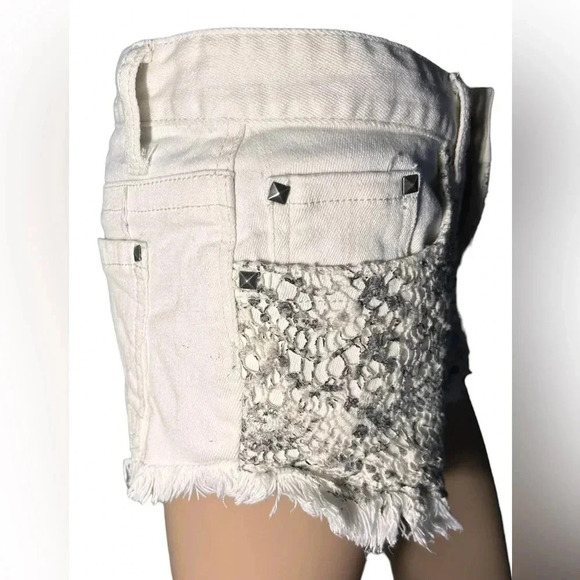 Day trip Capricorn Crochet Front Fray Hem White Denim Shorts W/Stretch EUC - Picture 12 of 14